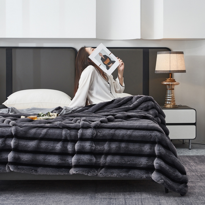 库里梦家纺2025新款跨级专供加厚兔毛美拉德毛毯 灰色