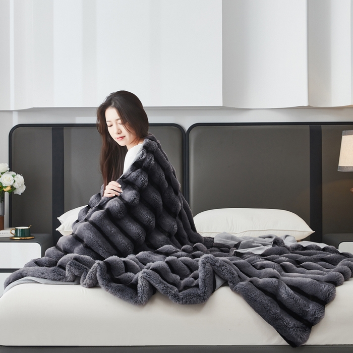91家纺网 家纺一手货源 找家纺 库里梦家纺2025新款跨级专供加厚兔毛美拉德毛毯 灰色