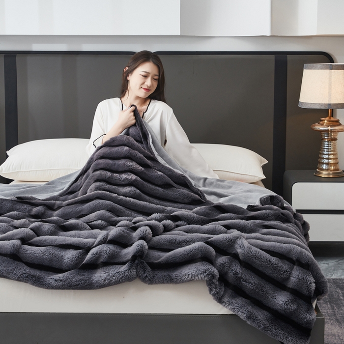 91家纺网 家纺一手货源 找家纺 库里梦家纺2025新款跨级专供加厚兔毛美拉德毛毯 灰色