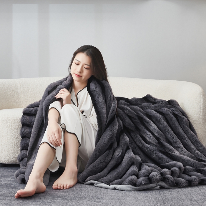 91家纺网 家纺一手货源 找家纺 库里梦家纺2025新款跨级专供加厚兔毛美拉德毛毯 灰色