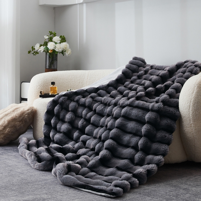 91家纺网 家纺一手货源 找家纺 库里梦家纺2025新款跨级专供加厚兔毛美拉德毛毯 灰色