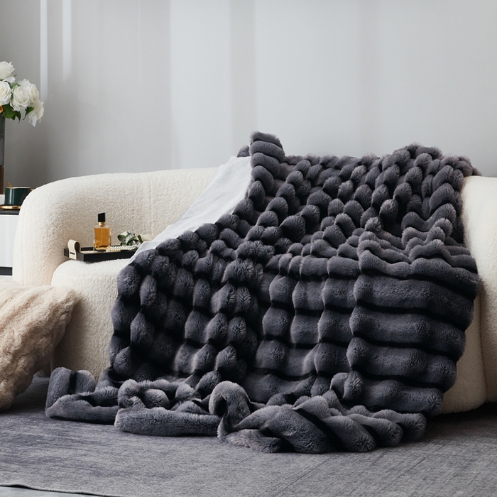 91家纺网 家纺一手货源 找家纺 库里梦家纺2025新款跨级专供加厚兔毛美拉德毛毯 灰色