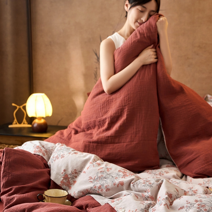 91家纺网 家纺一手货源 找家纺 （总）春皖家纺 2025新款全棉纯棉提花双层纱盘扣四件套-旗袍风系列