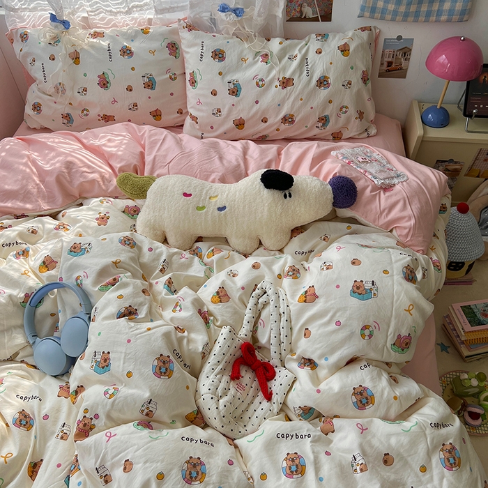 91家纺网 家纺一手货源 找家纺 原素 2025新款学生季双拼少女心水洗棉双层纱四件套 卡皮巴拉