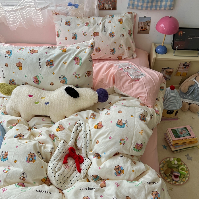 91家纺网 家纺一手货源 找家纺 原素 2025新款学生季双拼少女心水洗棉双层纱四件套 卡皮巴拉