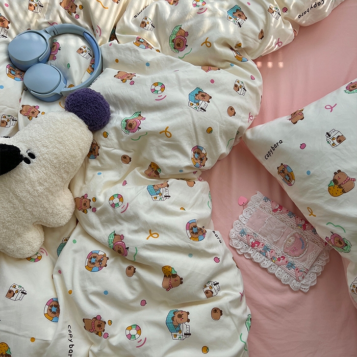 91家纺网 家纺一手货源 找家纺 原素 2025新款学生季双拼少女心水洗棉双层纱四件套 卡皮巴拉