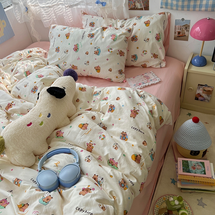 91家纺网 家纺一手货源 找家纺 原素 2025新款学生季双拼少女心水洗棉双层纱四件套 卡皮巴拉