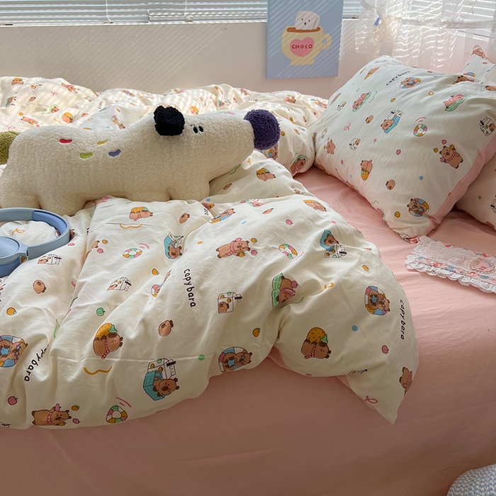 91家纺网 家纺一手货源 找家纺 原素 2025新款学生季双拼少女心水洗棉双层纱四件套 卡皮巴拉