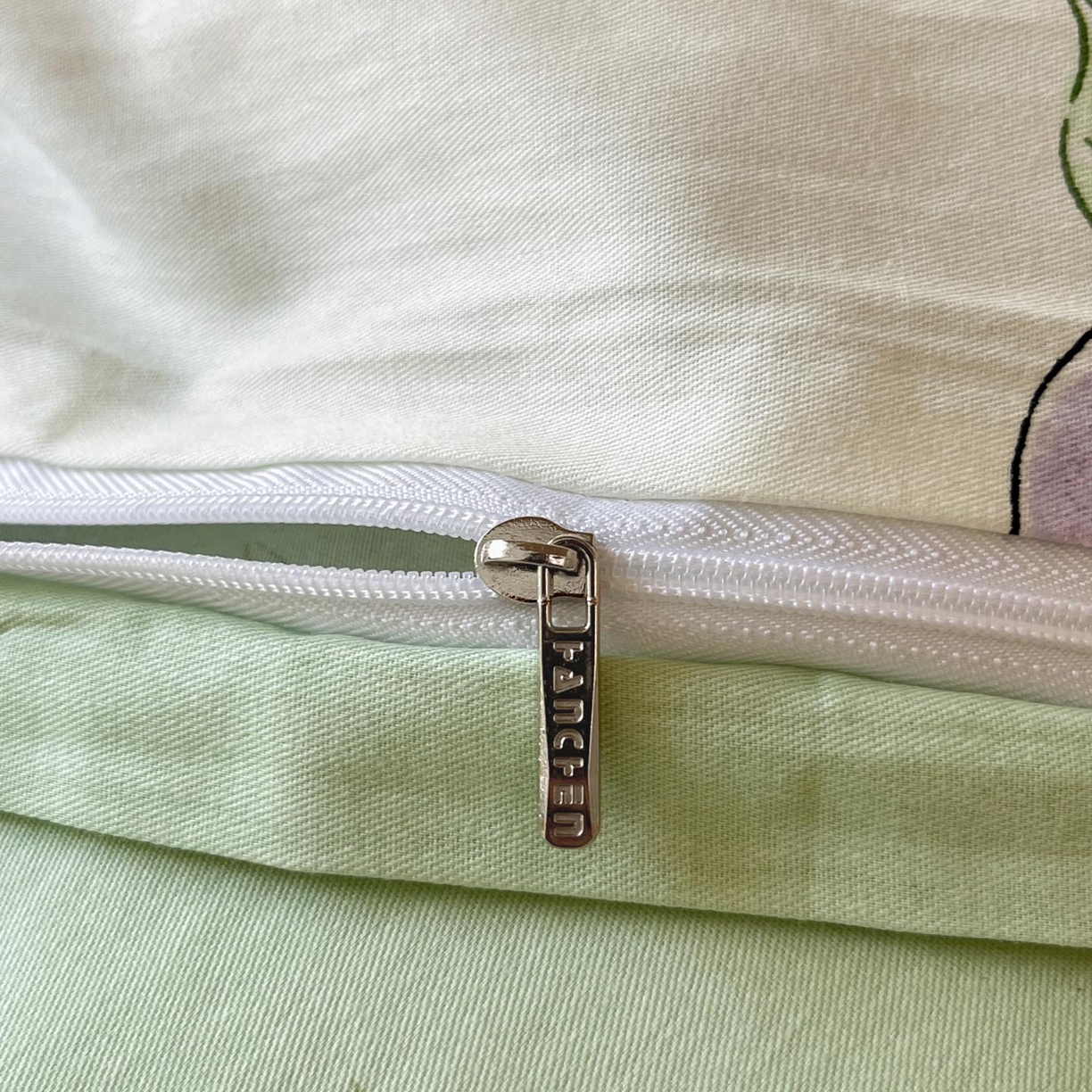 91家纺网 家纺一手货源 找家纺 涵宸家纺 2025新款学生图-全棉印花-ins印花三件套四件套 翠薇果