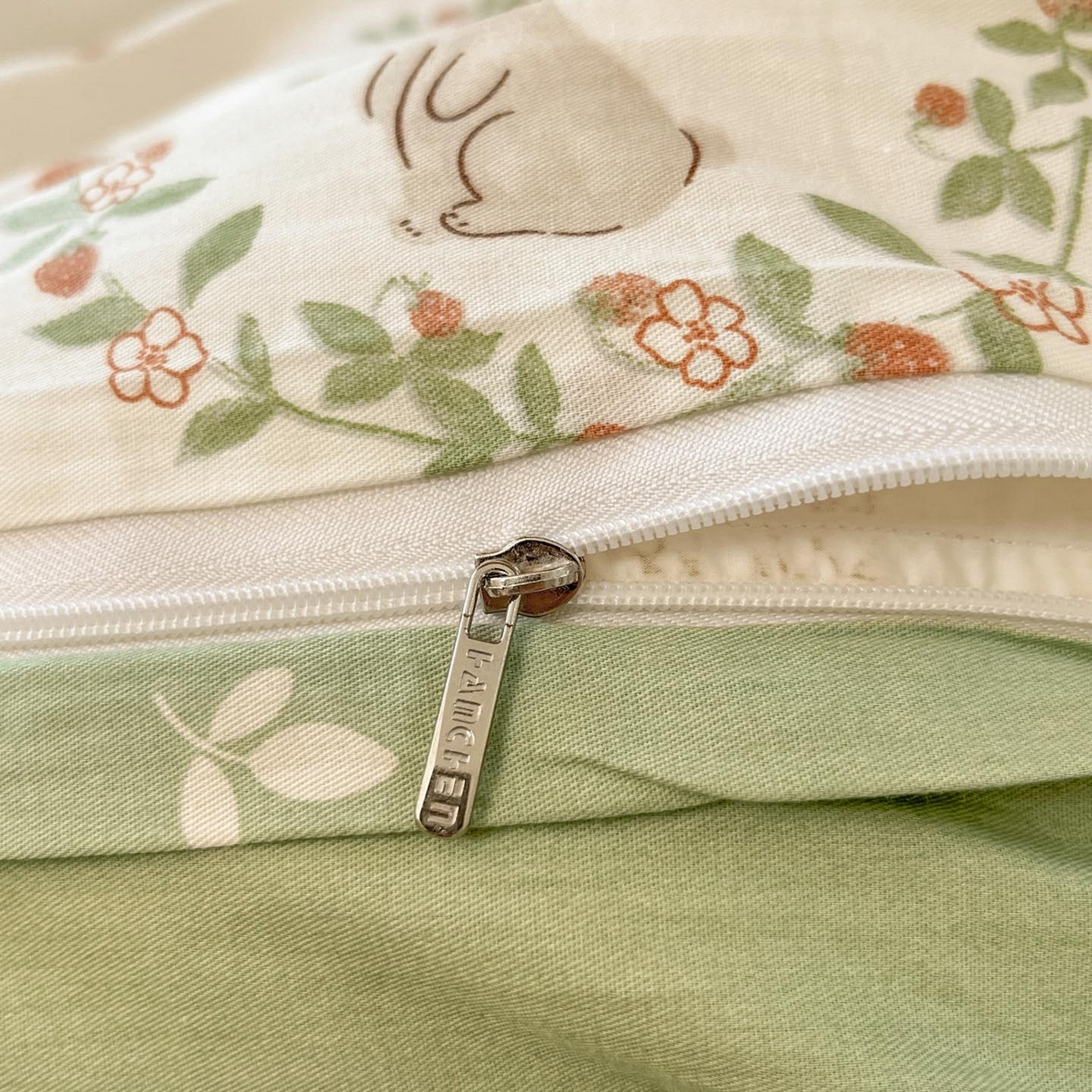 91家纺网 家纺一手货源 找家纺 涵宸家纺 2025新款学生图-全棉印花-ins印花三件套四件套 精灵乐园