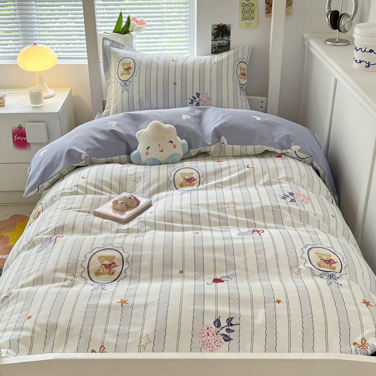 91家纺网 家纺一手货源 找家纺 涵宸家纺 2025新款学生图-全棉印花-ins印花三件套四件套 图蓝朵朵