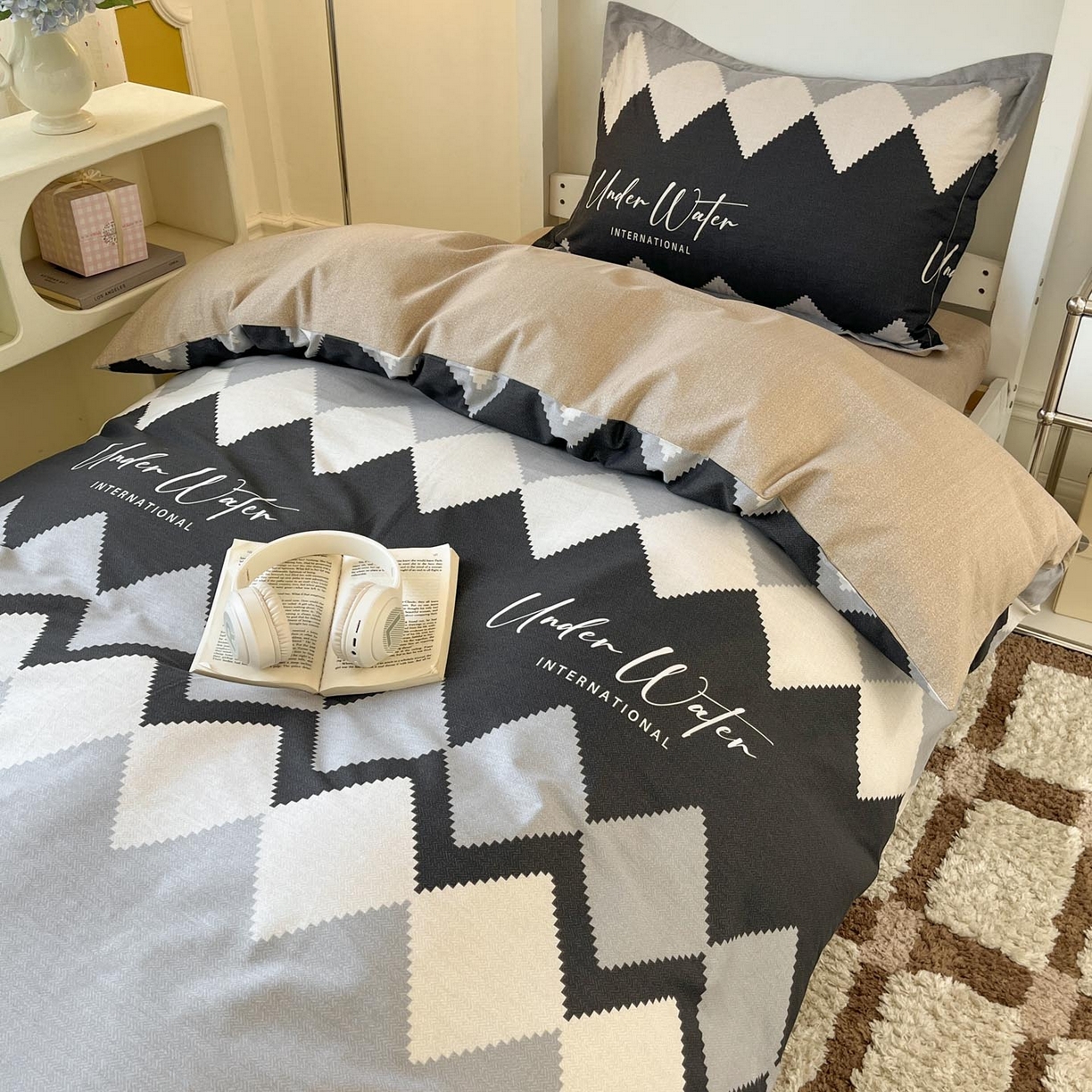 91家纺网 家纺一手货源 找家纺 （总）涵宸家纺 2025新款学生图-全棉印花-甜系三件套四件套