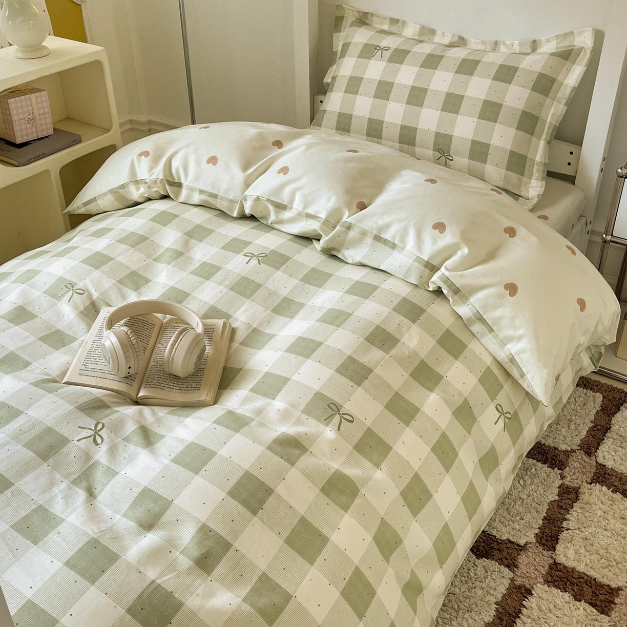 91家纺网 家纺一手货源 找家纺 涵宸家纺 2025新款学生图-全棉印花-甜系三件套四件套 A芥绿结