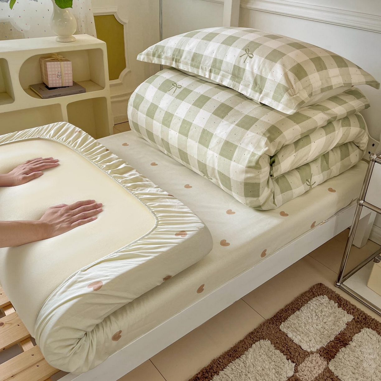 91家纺网 家纺一手货源 找家纺 涵宸家纺 2025新款学生图-全棉印花-甜系三件套四件套 A芥绿结