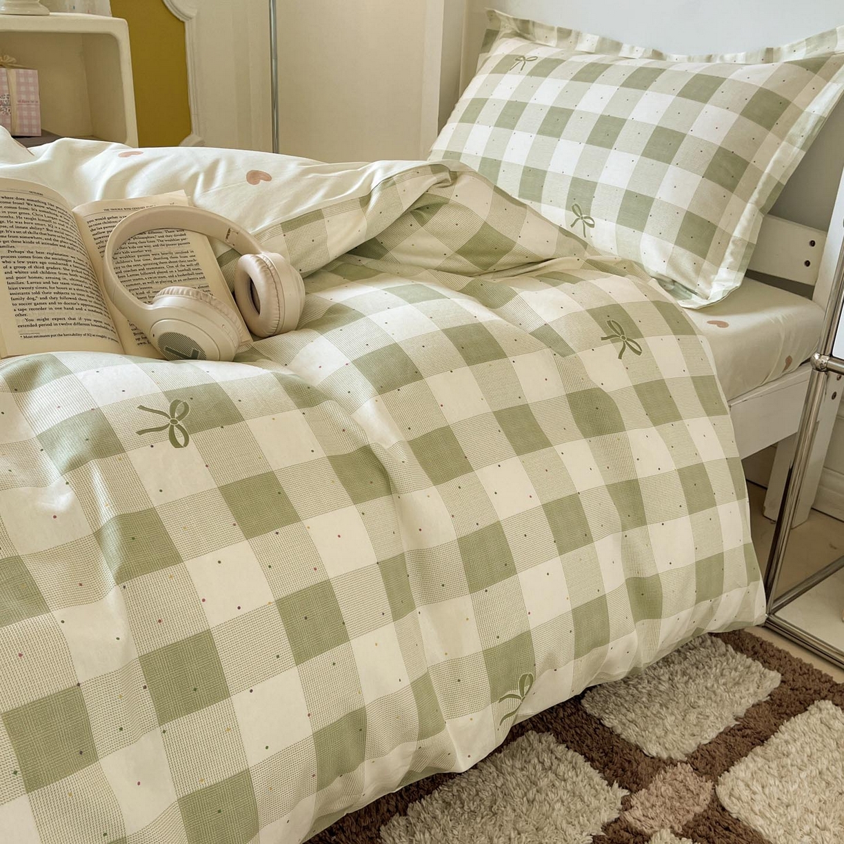 91家纺网 家纺一手货源 找家纺 涵宸家纺 2025新款学生图-全棉印花-甜系三件套四件套 A芥绿结