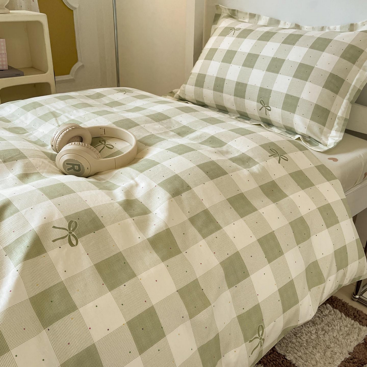 91家纺网 家纺一手货源 找家纺 涵宸家纺 2025新款学生图-全棉印花-甜系三件套四件套 A芥绿结