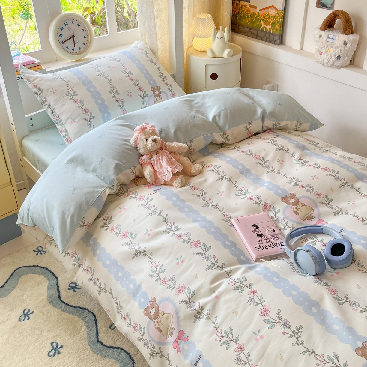 91家纺网 家纺一手货源 找家纺 涵宸家纺 2025新款学生图-全棉印花-甜系三件套四件套 A静享时光