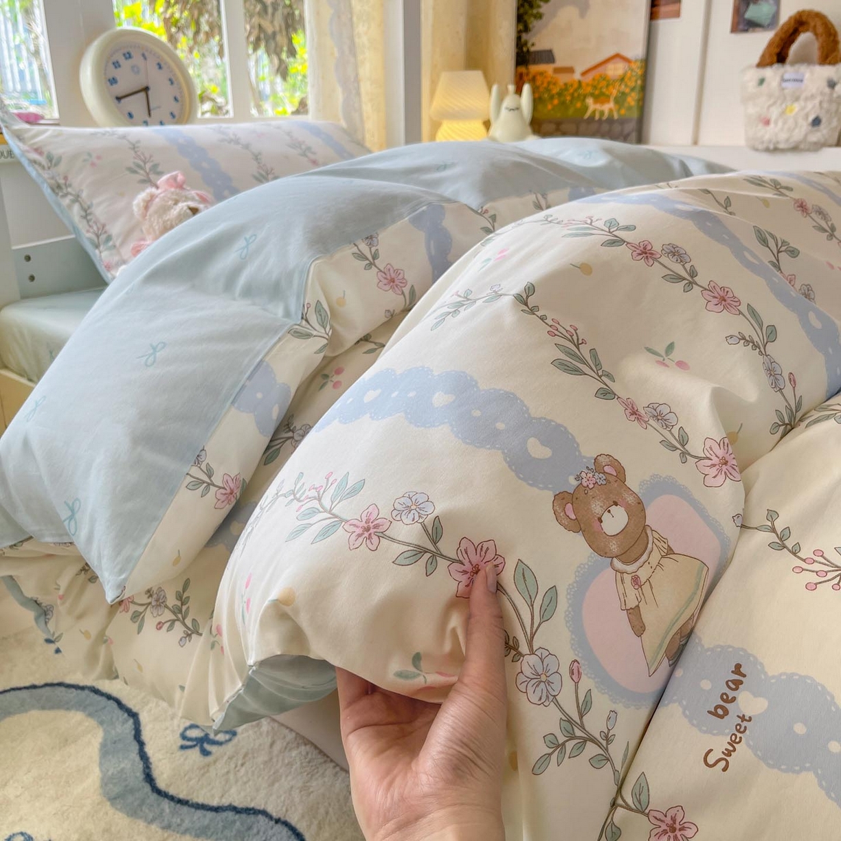 91家纺网 家纺一手货源 找家纺 涵宸家纺 2025新款学生图-全棉印花-甜系三件套四件套 A静享时光