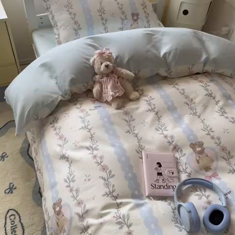 91家纺网 家纺一手货源 找家纺 涵宸家纺 2025新款学生图-全棉印花-甜系三件套四件套 A静享时光