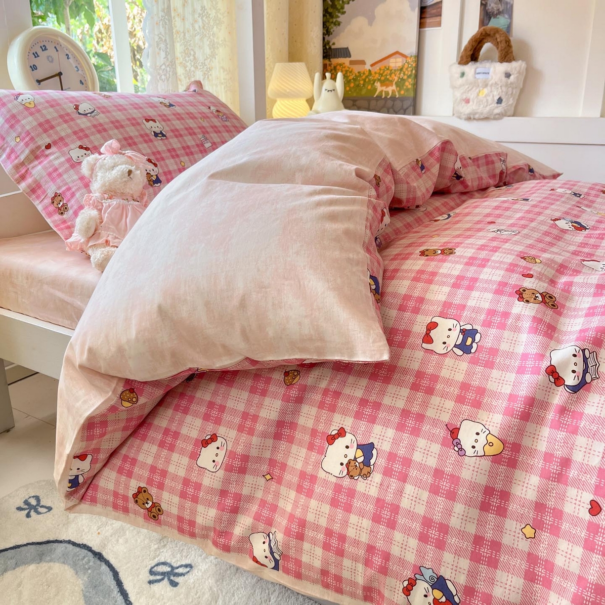 91家纺网 家纺一手货源 找家纺 涵宸家纺 2025新款学生图-全棉印花-甜系三件套四件套 A凯蒂-粉