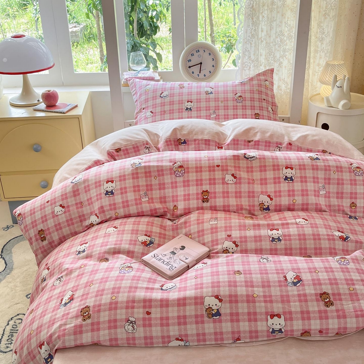 91家纺网 家纺一手货源 找家纺 涵宸家纺 2025新款学生图-全棉印花-甜系三件套四件套 A凯蒂-粉