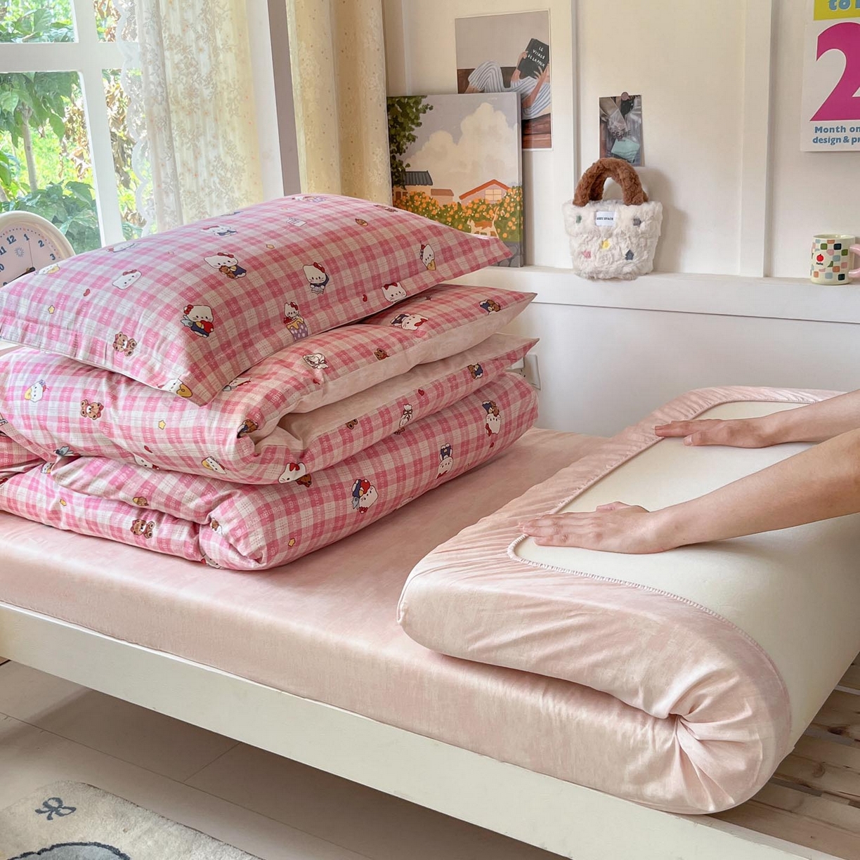 91家纺网 家纺一手货源 找家纺 涵宸家纺 2025新款学生图-全棉印花-甜系三件套四件套 A凯蒂-粉