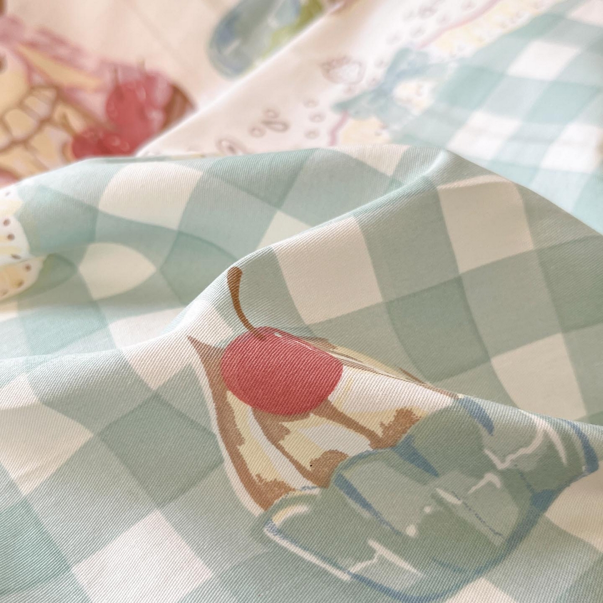 91家纺网 家纺一手货源 找家纺 涵宸家纺 2025新款学生图-全棉印花-甜系三件套四件套 A秘境樱桃