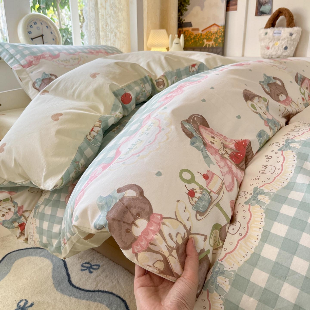 91家纺网 家纺一手货源 找家纺 涵宸家纺 2025新款学生图-全棉印花-甜系三件套四件套 A秘境樱桃