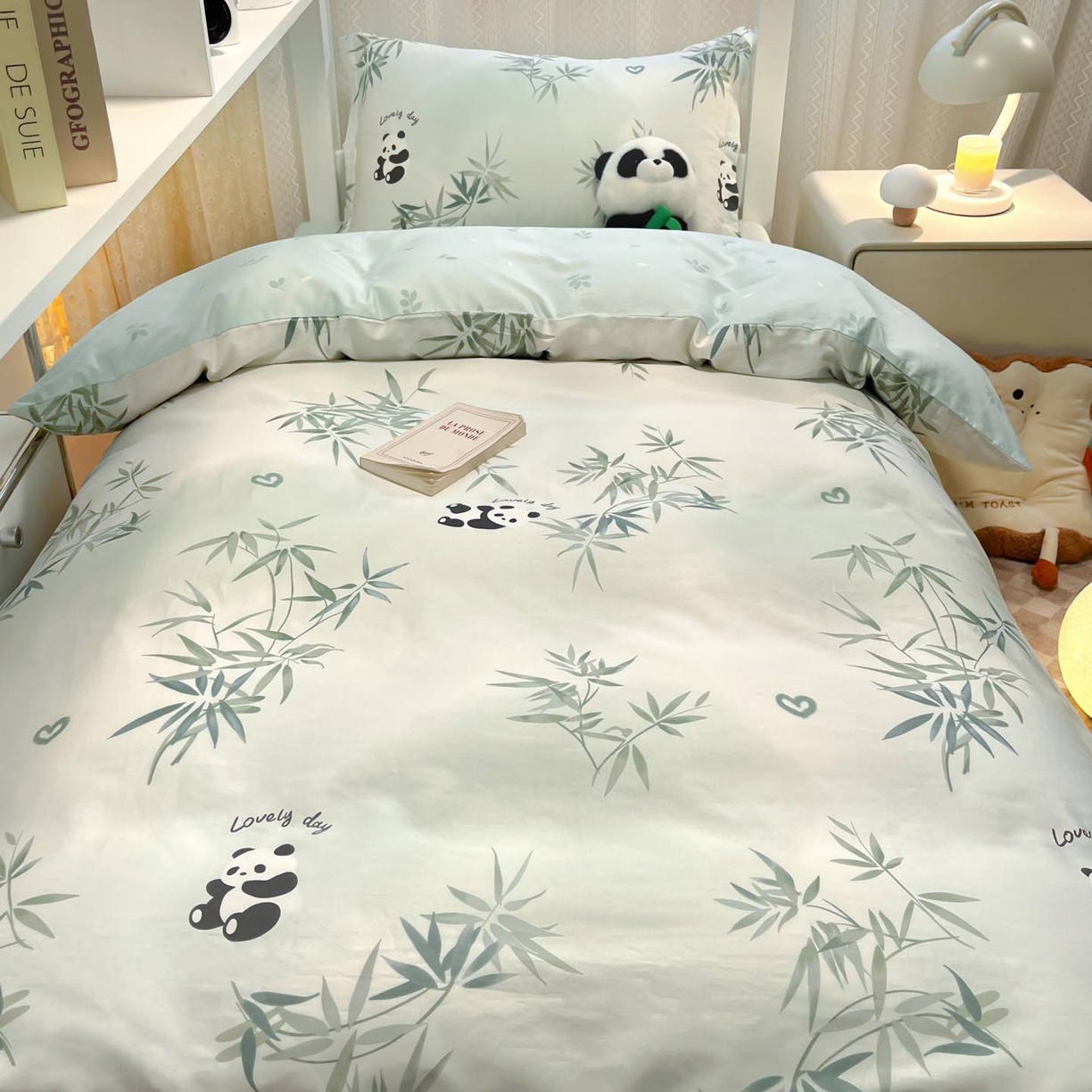 91家纺网 家纺一手货源 找家纺 涵宸家纺 2025新款学生图-全棉印花-甜系三件套四件套 A竹子熊猫