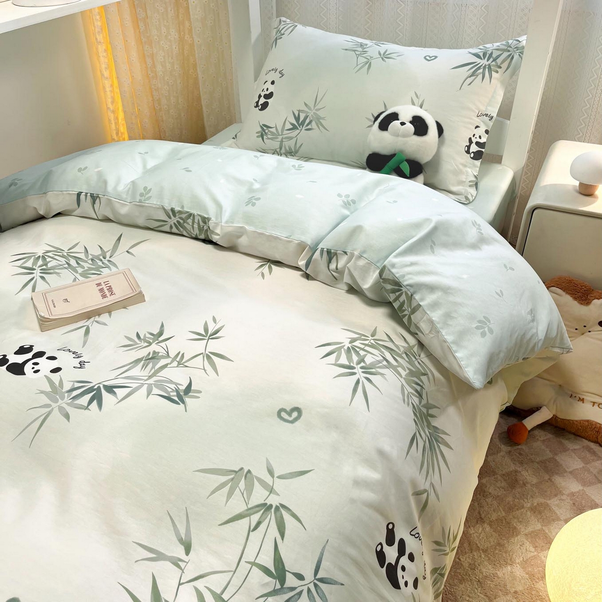 91家纺网 家纺一手货源 找家纺 涵宸家纺 2025新款学生图-全棉印花-甜系三件套四件套 A竹子熊猫
