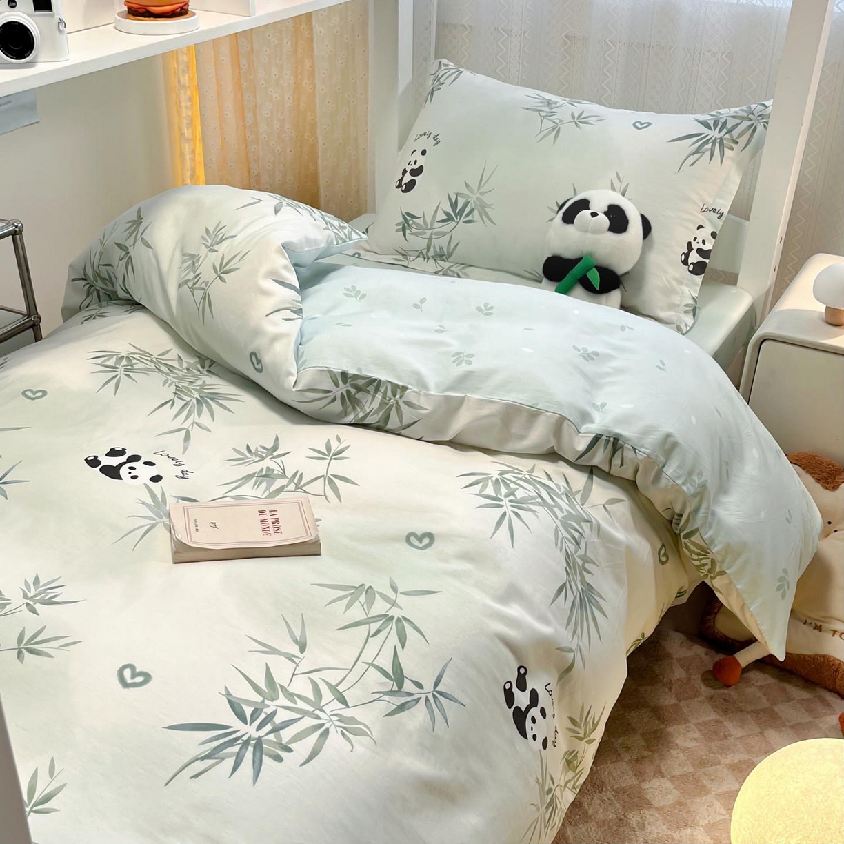 91家纺网 家纺一手货源 找家纺 涵宸家纺 2025新款学生图-全棉印花-甜系三件套四件套 A竹子熊猫