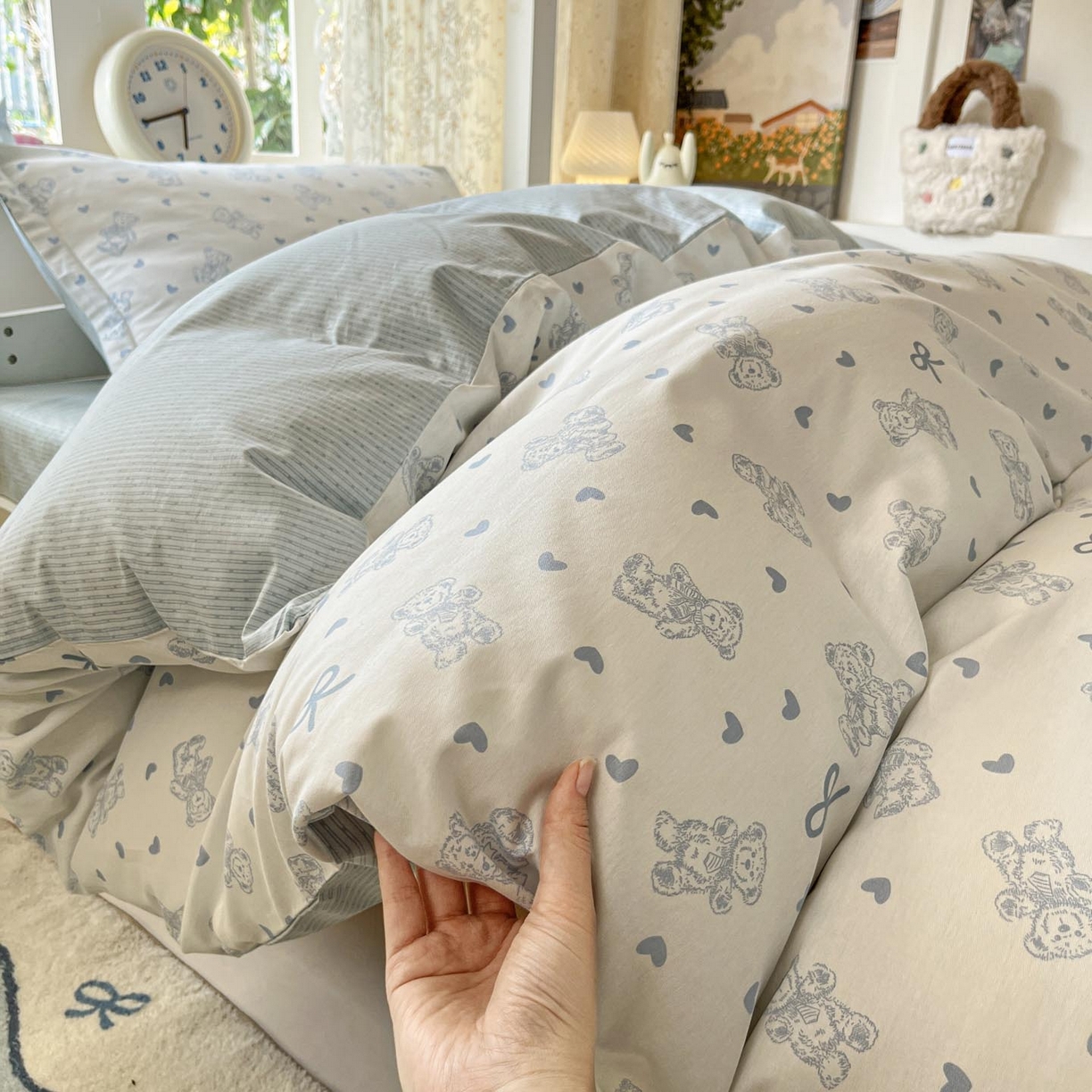 91家纺网 家纺一手货源 找家纺 涵宸家纺 2025新款学生图-全棉印花-甜系三件套四件套 B幸运熊