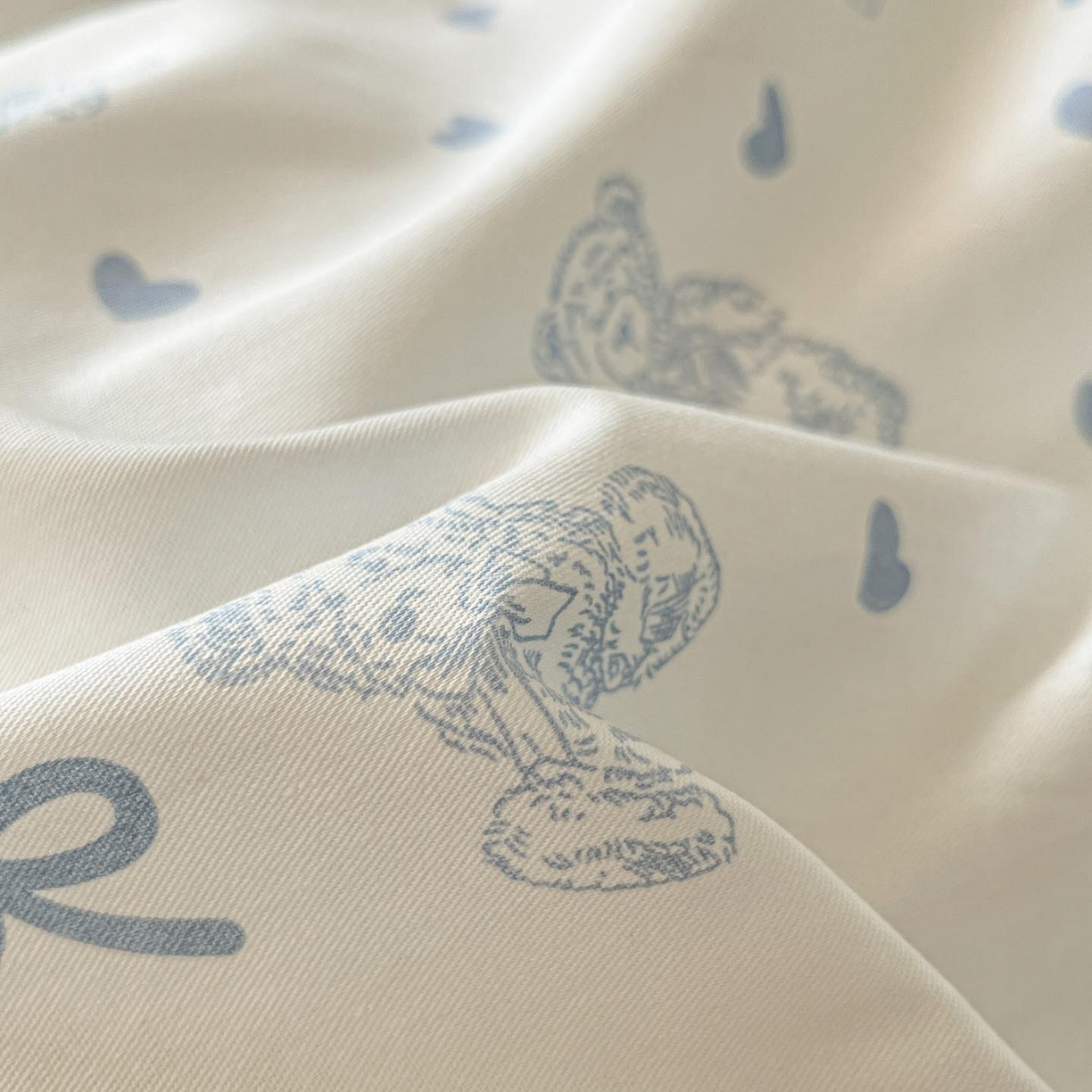 91家纺网 家纺一手货源 找家纺 涵宸家纺 2025新款学生图-全棉印花-甜系三件套四件套 B幸运熊