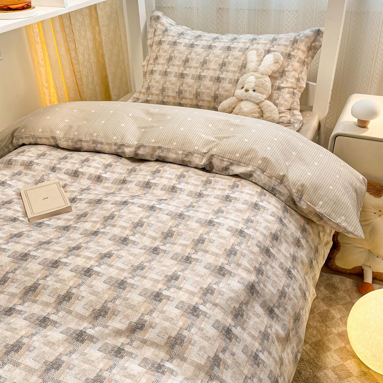 91家纺网 家纺一手货源 找家纺 涵宸家纺 2025新款学生图-全棉印花-甜系三件套四件套 D艾瑞