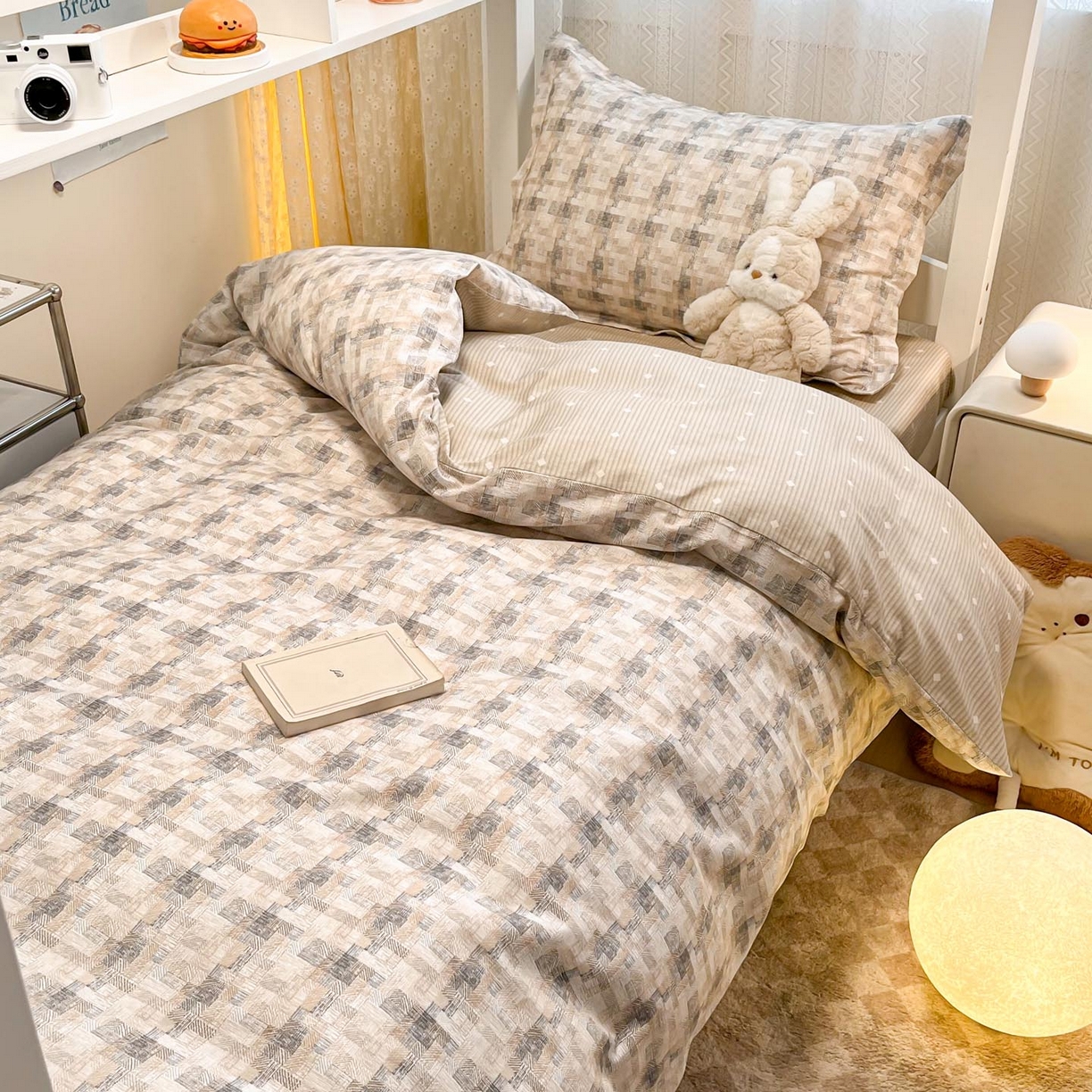 91家纺网 家纺一手货源 找家纺 涵宸家纺 2025新款学生图-全棉印花-甜系三件套四件套 D艾瑞