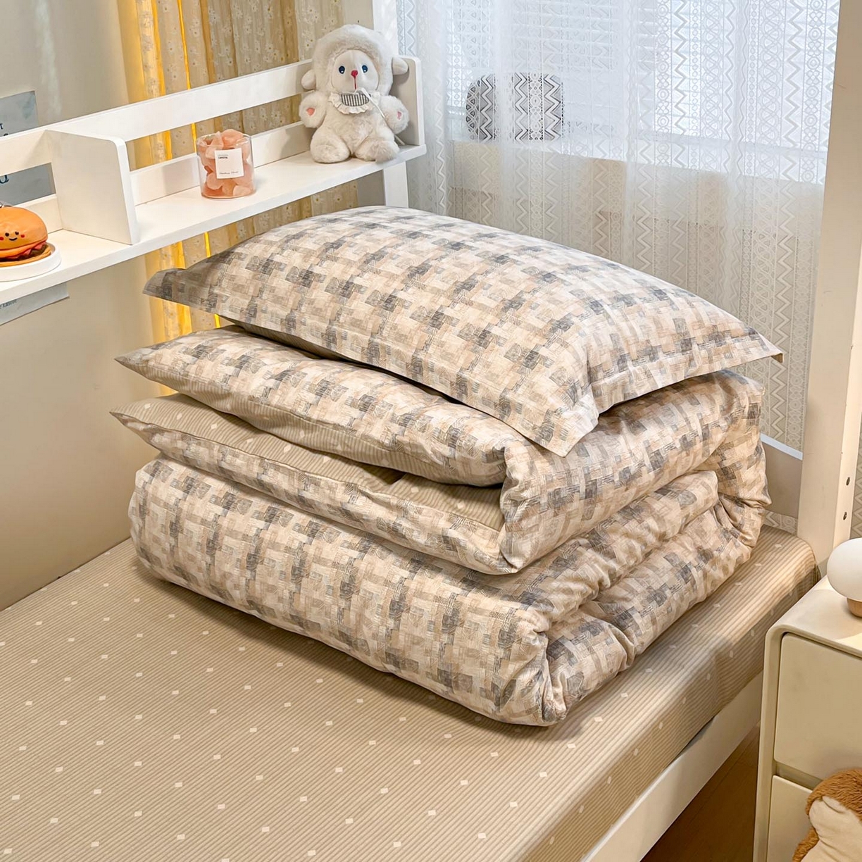 91家纺网 家纺一手货源 找家纺 涵宸家纺 2025新款学生图-全棉印花-甜系三件套四件套 D艾瑞