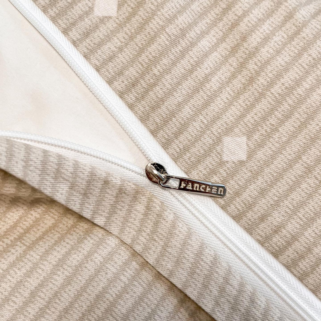 91家纺网 家纺一手货源 找家纺 涵宸家纺 2025新款学生图-全棉印花-甜系三件套四件套 D艾瑞