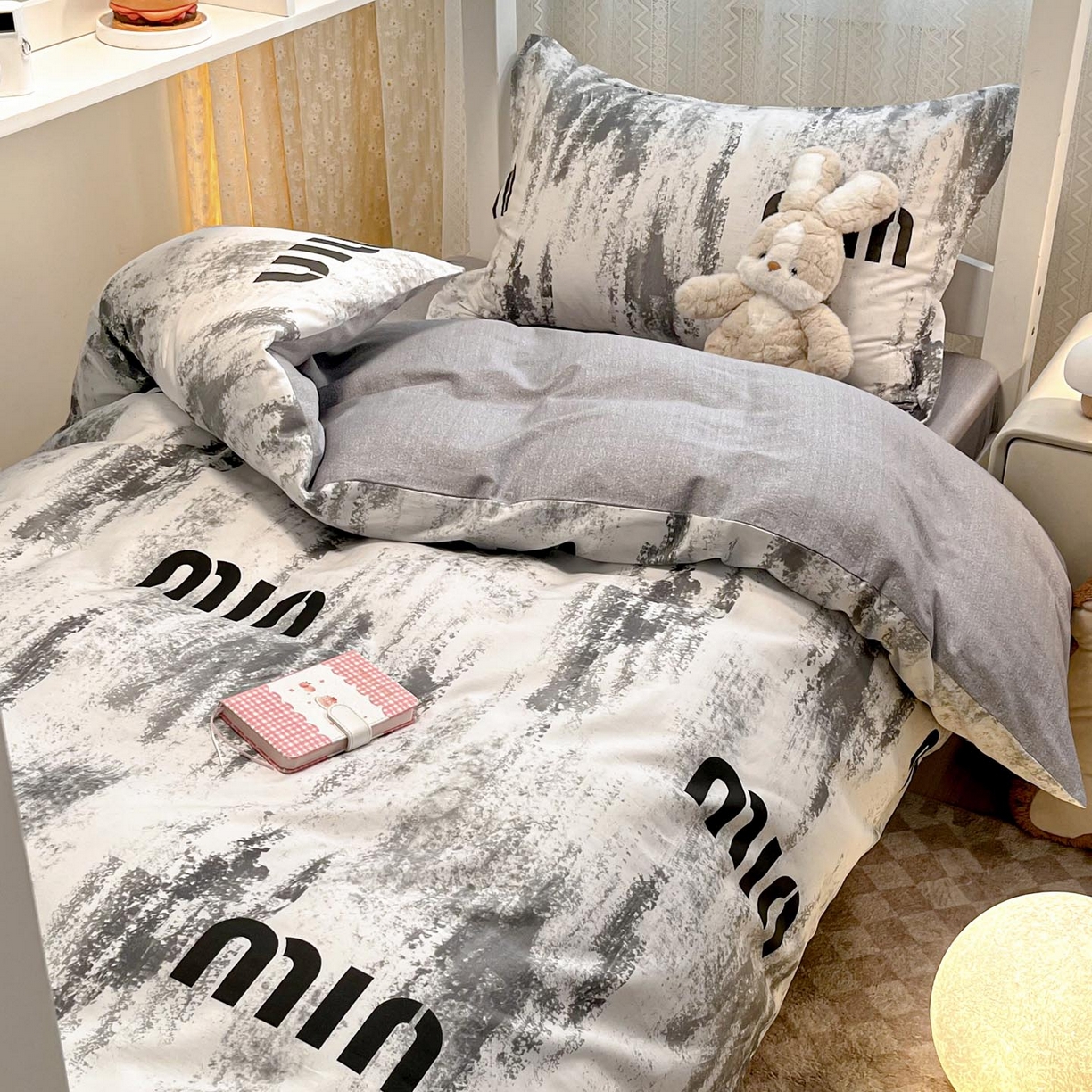 91家纺网 家纺一手货源 找家纺 涵宸家纺 2025新款学生图-全棉印花-甜系三件套四件套 D富森