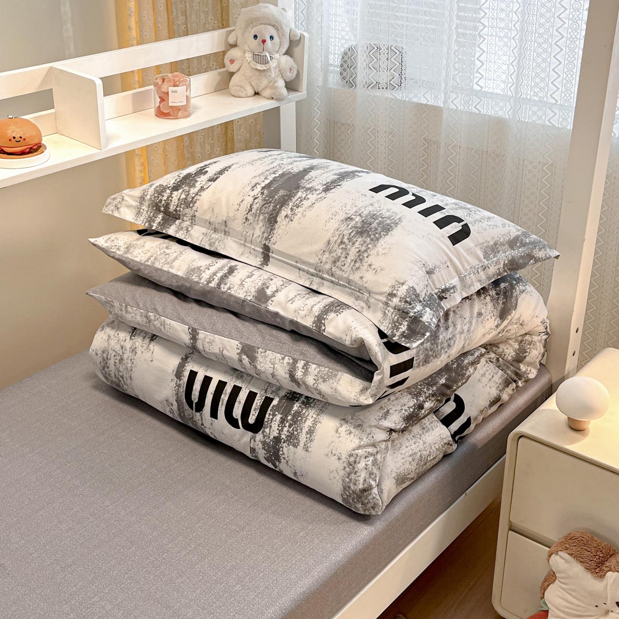 91家纺网 家纺一手货源 找家纺 涵宸家纺 2025新款学生图-全棉印花-甜系三件套四件套 D富森