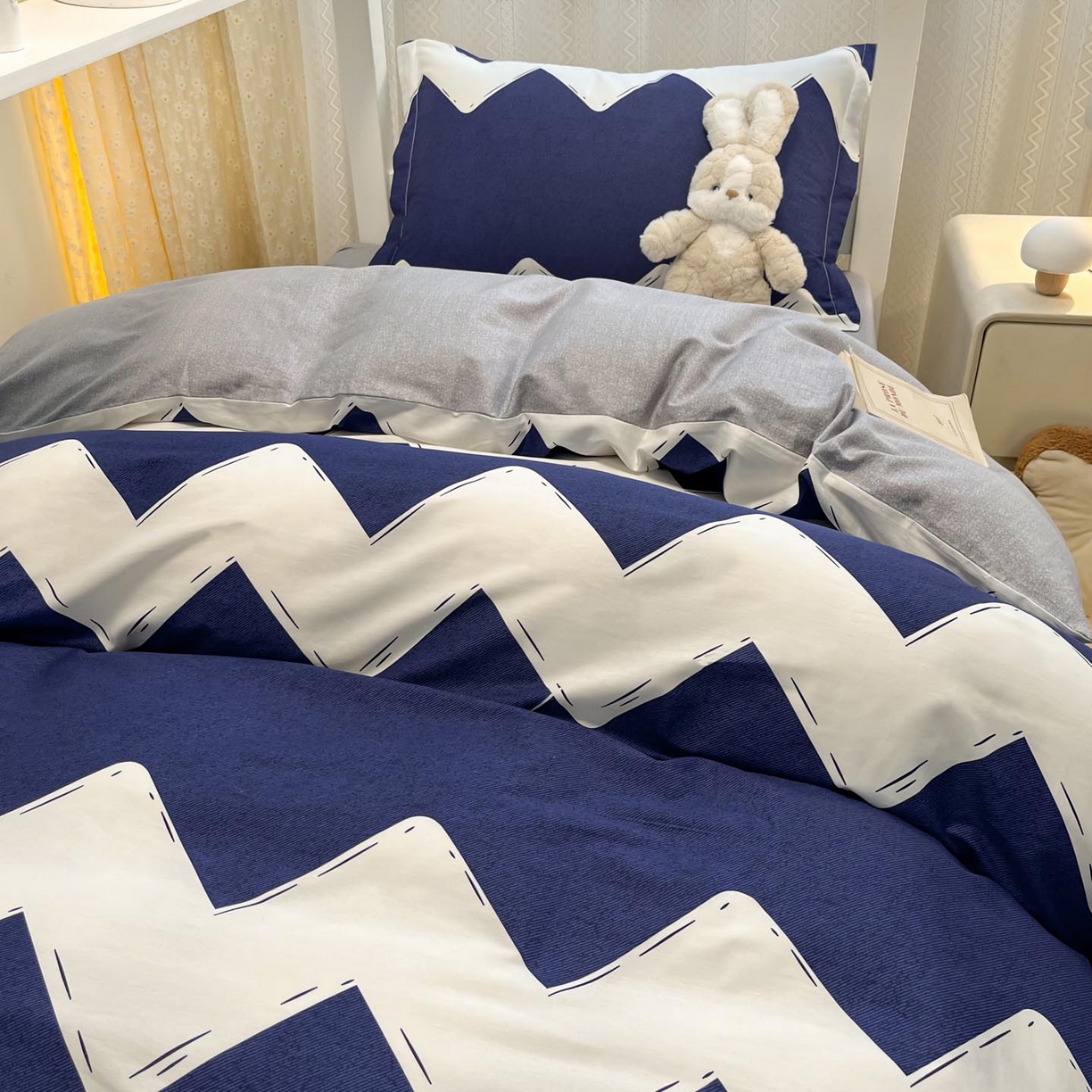 91家纺网 家纺一手货源 找家纺 涵宸家纺 2025新款学生图-全棉印花-甜系三件套四件套 D简爱