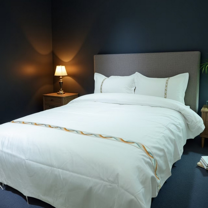 91家纺网 家纺一手货源 找家纺 （总）安力森/诚臻酒店用品2025新款星级酒店纯色四件套高仿棉贴条系带款宾馆四件套