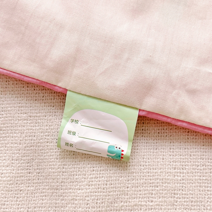 91家纺网 家纺一手货源 找家纺 鱼宝2026新款全棉幼儿园套件--萌趣系列 布袋熊