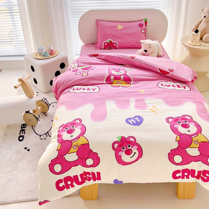 91家纺网 家纺一手货源 找家纺 鱼宝2026新款全棉幼儿园套件--萌趣系列 布袋熊