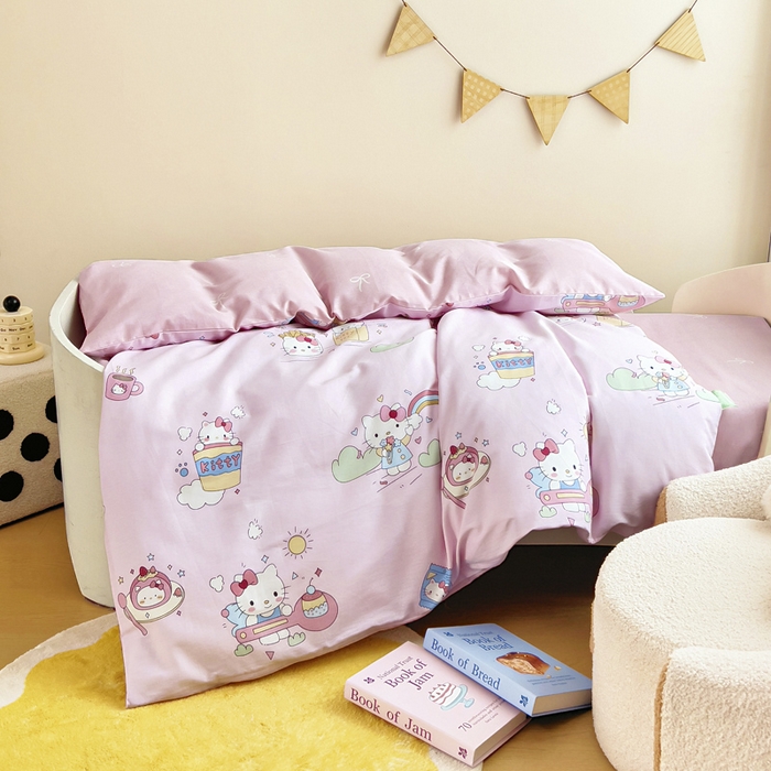 91家纺网 家纺一手货源 找家纺 鱼宝2026新款全棉幼儿园套件--萌趣系列 彩虹猫咪