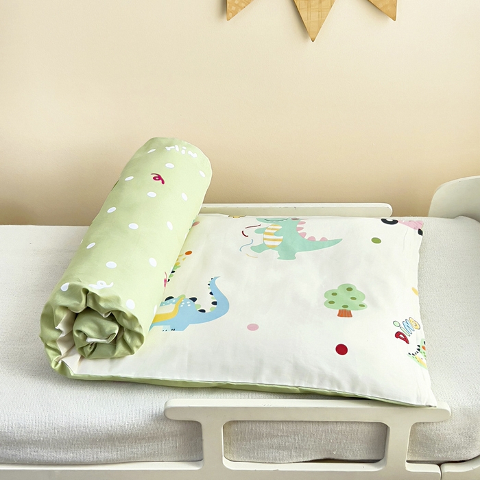 91家纺网 家纺一手货源 找家纺 鱼宝2026新款全棉幼儿园套件--萌趣系列 漫画恐龙