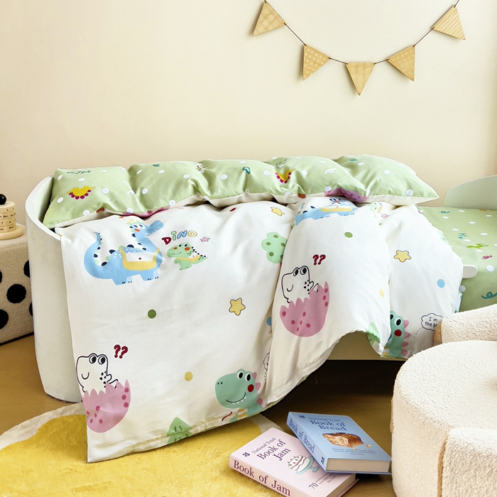 91家纺网 家纺一手货源 找家纺 鱼宝2026新款全棉幼儿园套件--萌趣系列 漫画恐龙