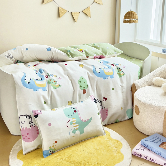 91家纺网 家纺一手货源 找家纺 鱼宝2026新款全棉幼儿园套件--萌趣系列 漫画恐龙