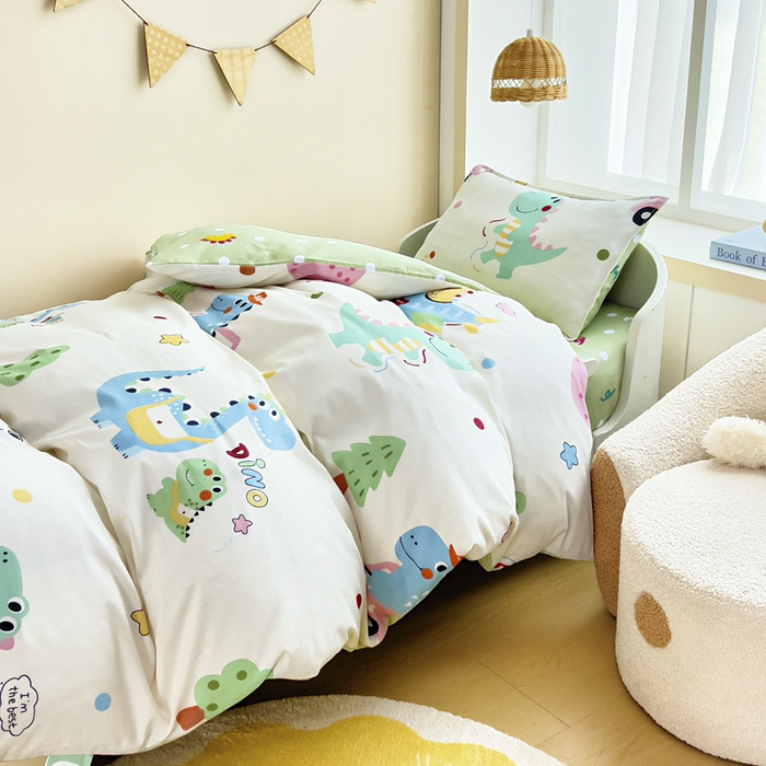 91家纺网 家纺一手货源 找家纺 鱼宝2026新款全棉幼儿园套件--萌趣系列 漫画恐龙