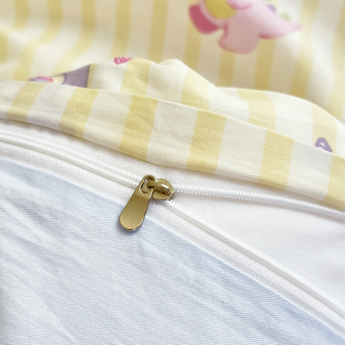 91家纺网 家纺一手货源 找家纺 鱼宝2026新款全棉幼儿园套件--萌趣系列 彩色恐龙