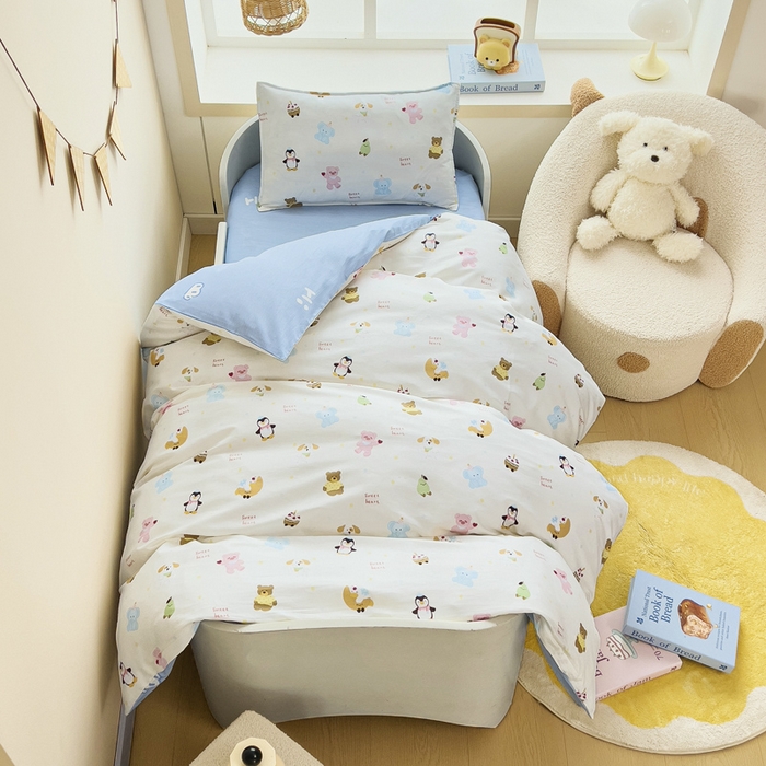 91家纺网 家纺一手货源 找家纺 鱼宝2026新款全棉幼儿园套件--萌趣系列 企鹅宝宝